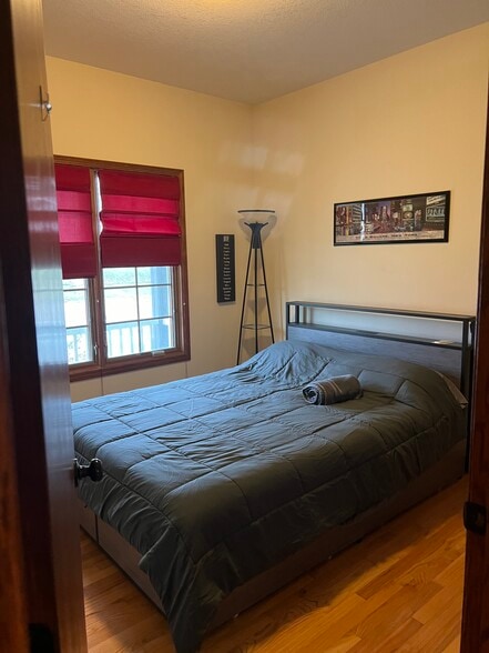 Building Photo - 310 N 1st St