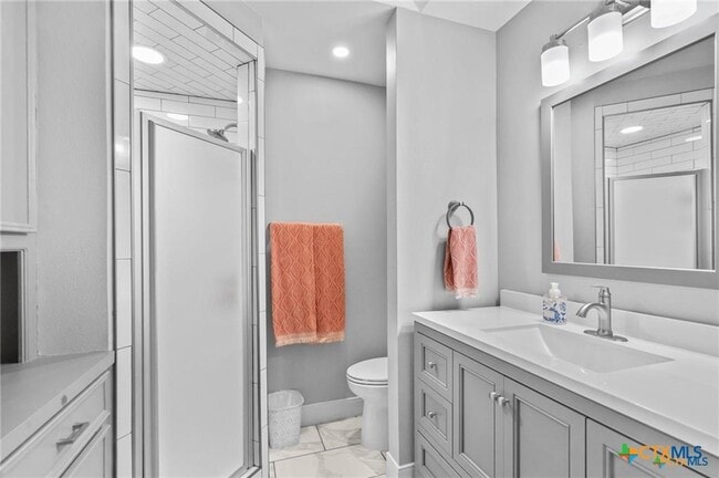 Building Photo - 6037 Country Club Dr