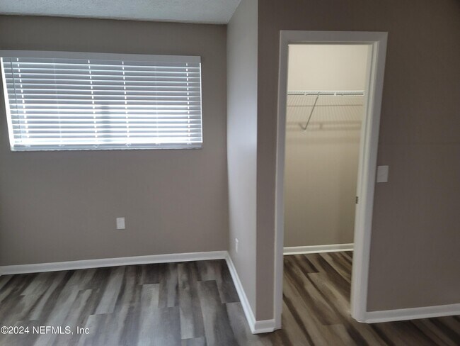 Building Photo - 5553 Greatpine Ln S