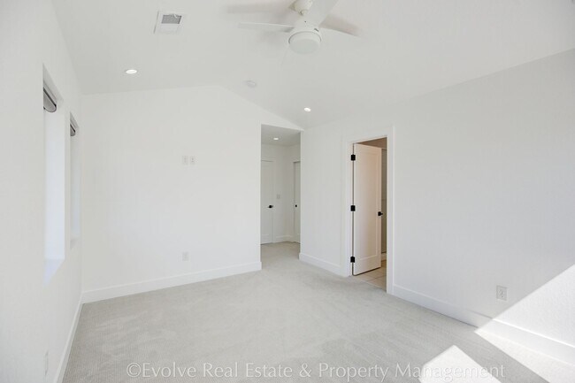 Building Photo - Evolve Real Estate: Stunning Smart Home in Vibrant West Denver! Available March 27th