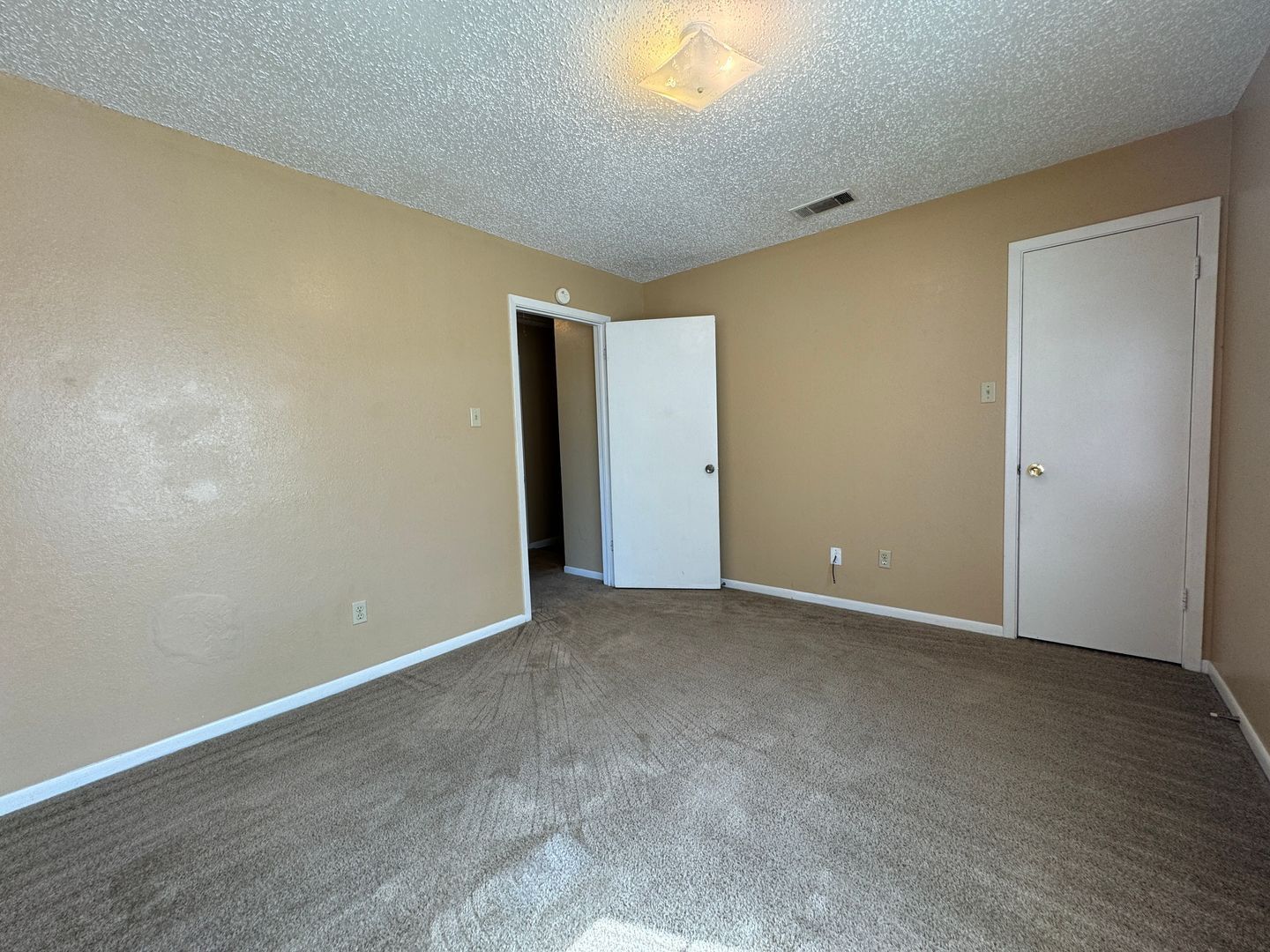 Building Photo - 3008 Chaucer Dr