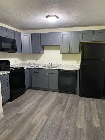 Building Photo - Residences at Riverside