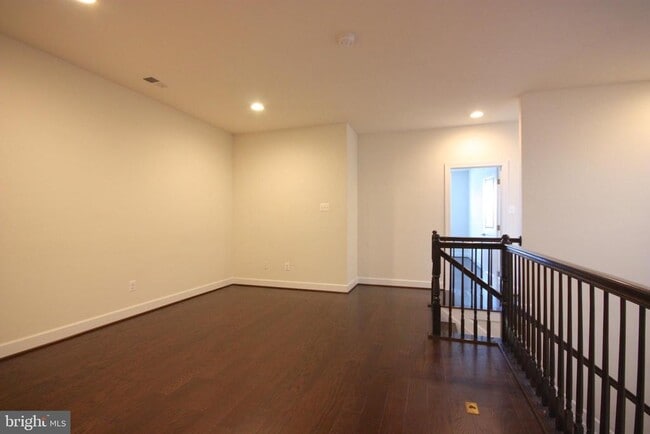 Building Photo - 10916 Fairmont Ln