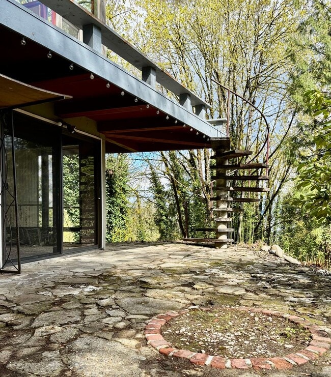 Building Photo - 2 Bed / 2 Bath Lakeview Bellevue cottage $2,845/month