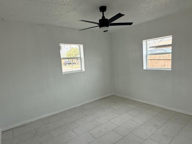 Building Photo - 1910 E California Ave