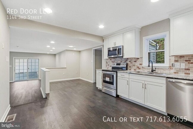 Building Photo - 1144 3rd St