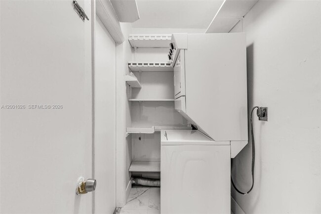 Building Photo - 310 SW 76th Ct