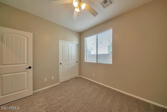 Building Photo - 4063 E Cherry Hills Dr