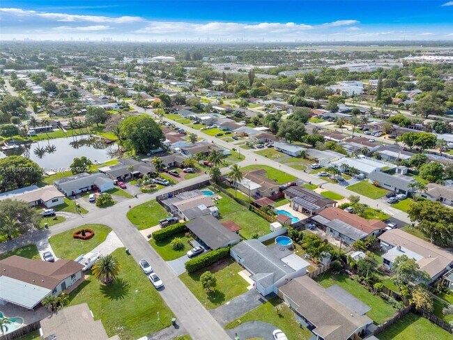Building Photo - 8440 NW 11th Ct