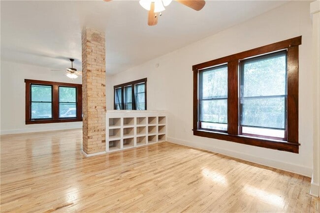 Primary Photo - 106 S Ave A