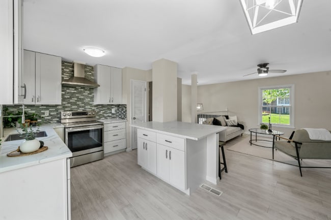 Building Photo - 383 Messina Dr