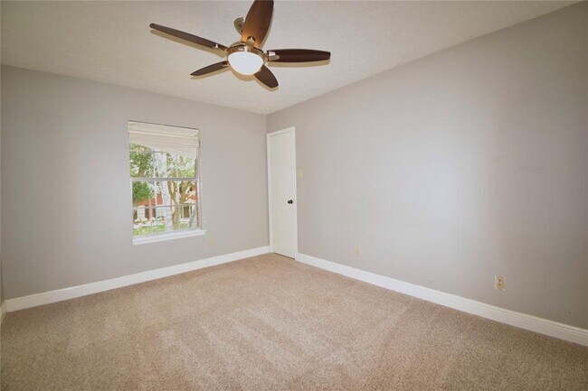 Building Photo - 6402 Laurel Bush Ln