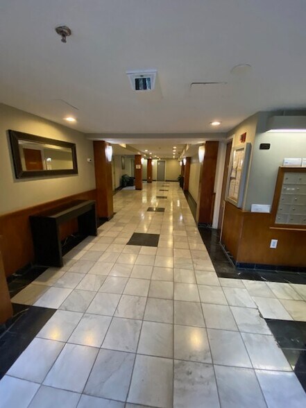 Building Photo - 147 Kelton St