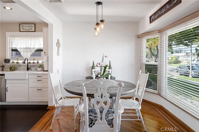 Building Photo - 4637 Hackett Ave