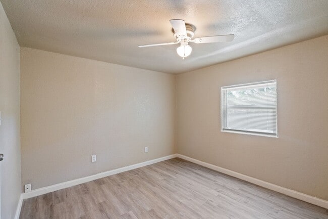 Building Photo - 1000 Qualia Dr