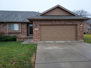 Building Photo - 319 Aaron Dr