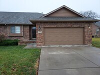 Building Photo - 319 Aaron Dr