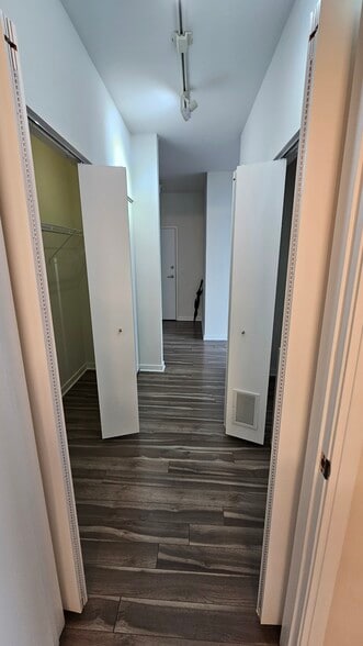 Building Photo - 128 W Chicago Ave