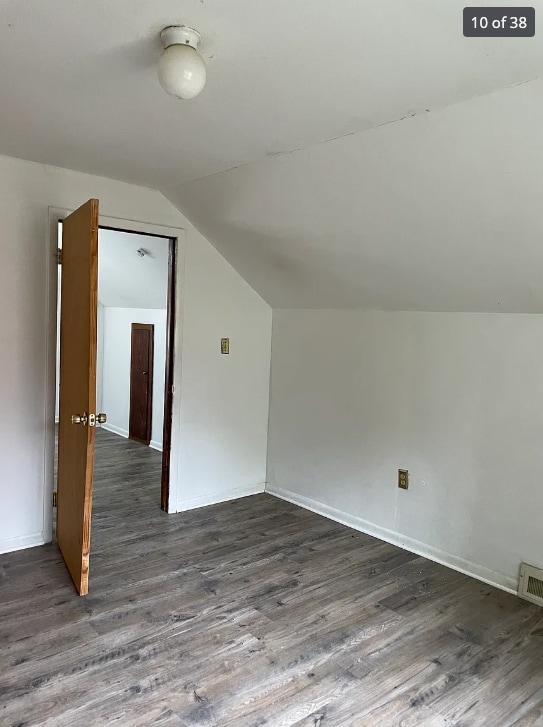 Building Photo - 989 Argyle Ave