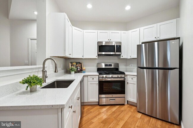 Building Photo - 13085 Autumn Woods Way
