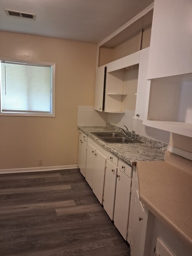 Building Photo - 3511 Sykes Park Dr