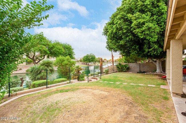Building Photo - 542 S Cholla St