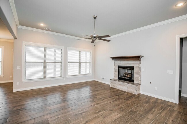 Building Photo - ***1104 S. Taylor ***
