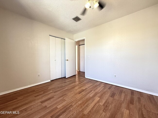 Building Photo - 10407 Ashwood Dr