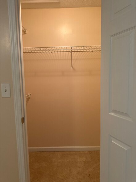 Building Photo - 343 Hobson Dr