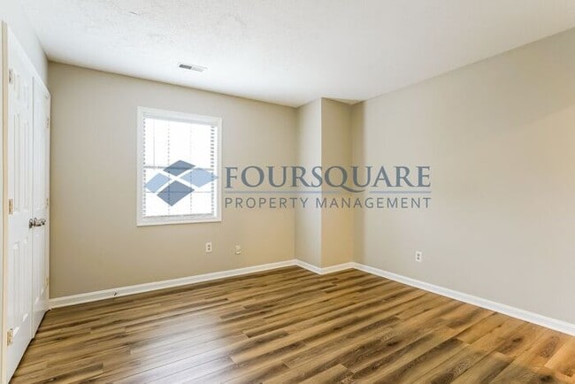 Building Photo - Inviting 2-Bed Townhome with Front Porch, Private Parking  & Storage
