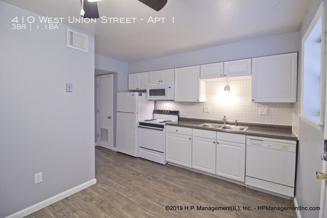 Building Photo - Woodcrest Three Bedroom First Floor