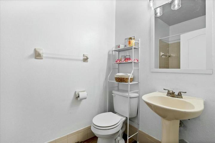 Building Photo - 1109 Shoma Dr