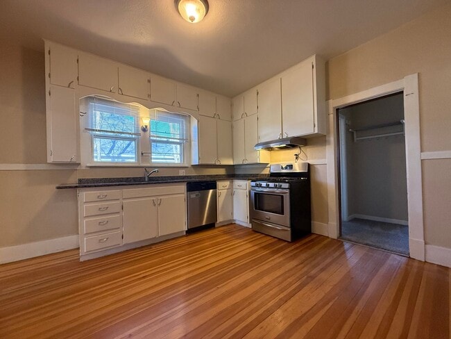 Building Photo - 408 E Del Norte St