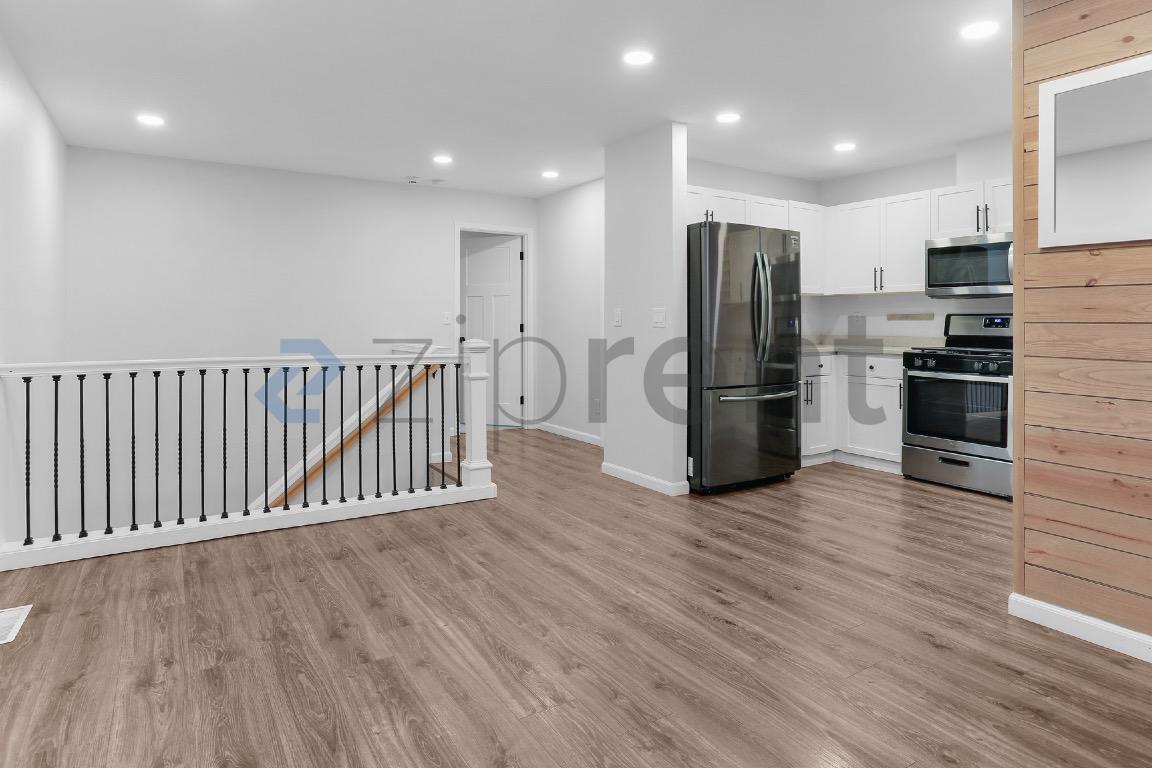 Building Photo - Unit