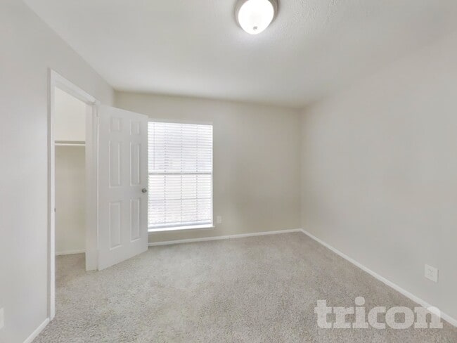 Building Photo - 11519 Perry Rd