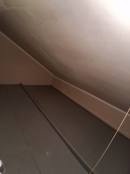 Building Photo - Room in House on Granada Pl