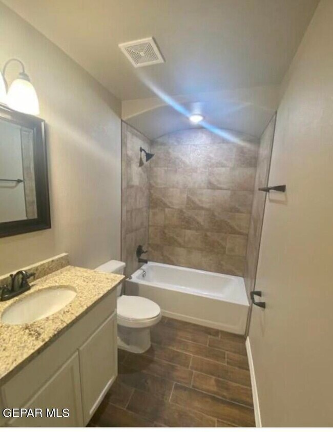 Building Photo - 405 S 7th St