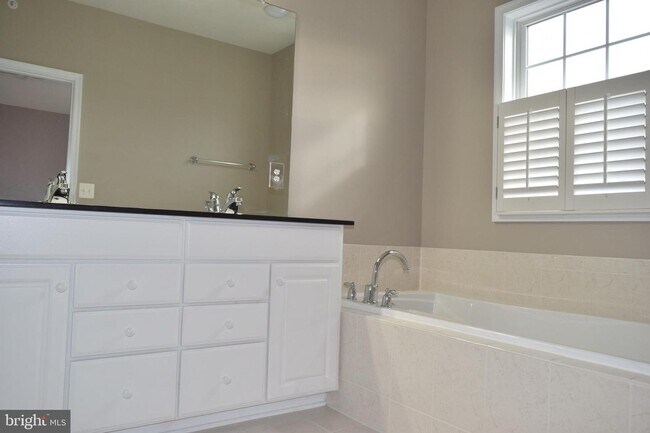 Building Photo - 2251 Oberlin Dr