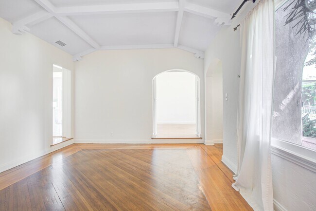 Living room - 2372 Overland Ave