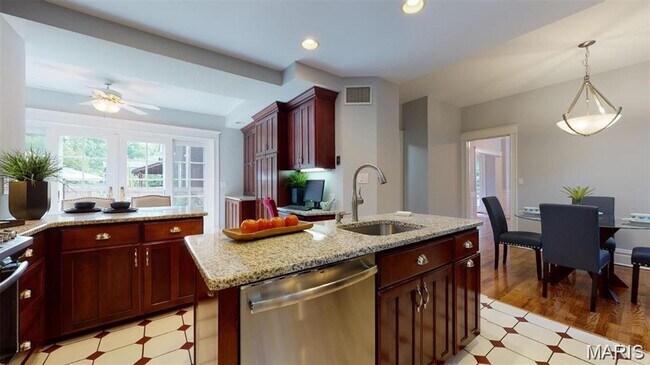 Building Photo - Charming home in the Heart of University City.