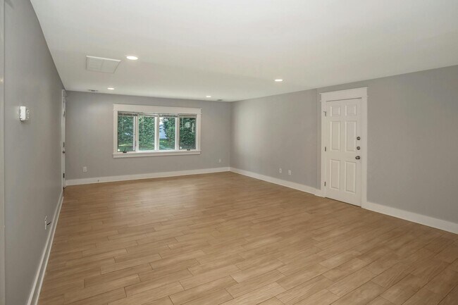 Building Photo - 288 Acre Ln