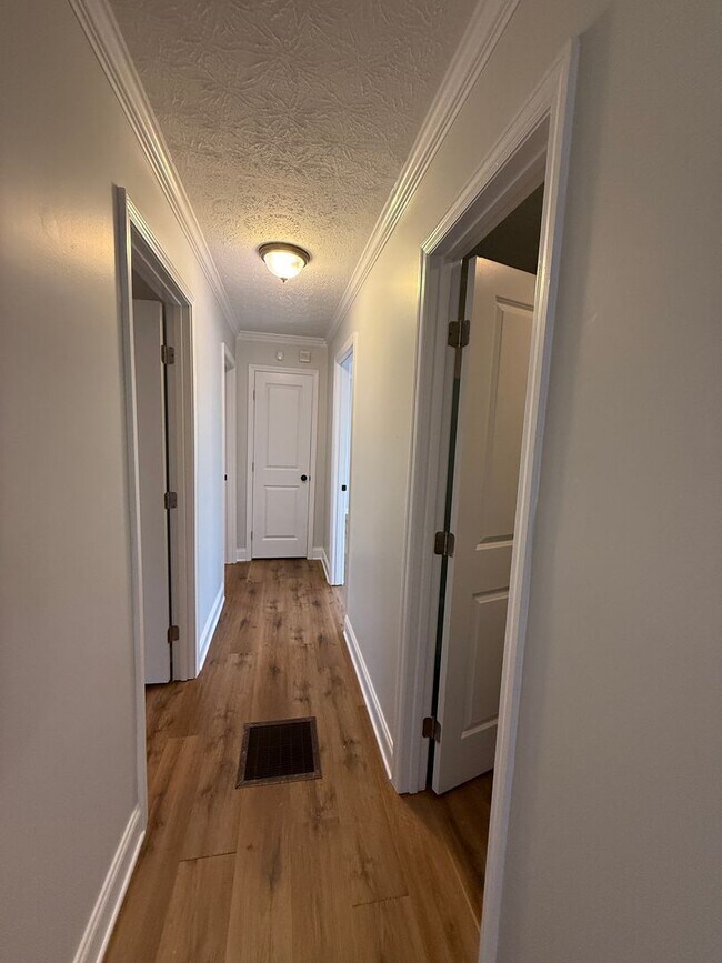 Building Photo - Charming Rural Home on 2+ Acres in Jackson...