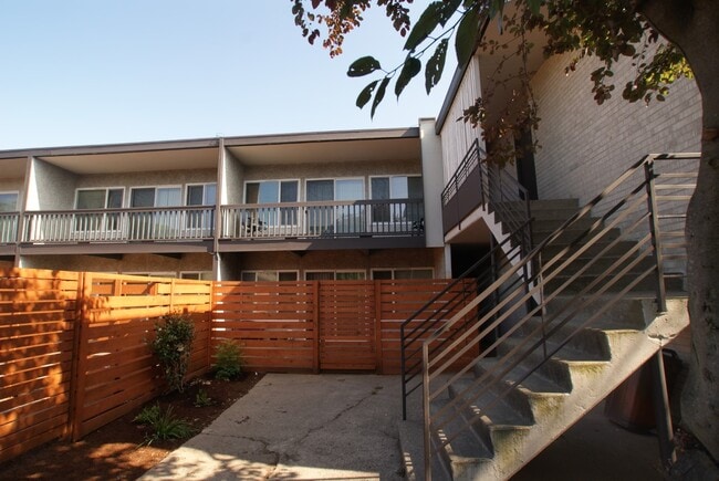 Building Photo - 3916 S Pearl St