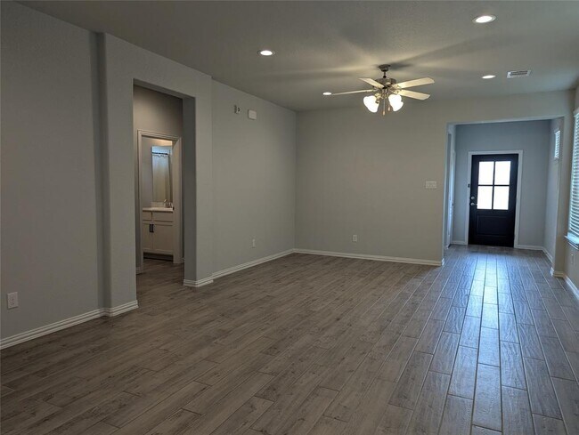 Building Photo - 10323 Birch Peak Dr