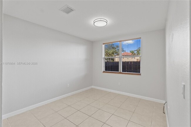 Building Photo - 1655 NE 33rd Rd