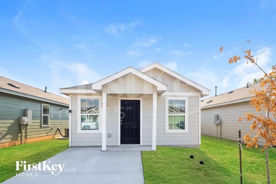 Building Photo - 8323 Piedra Medina