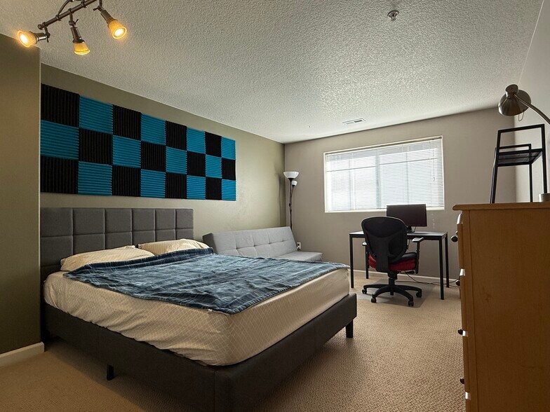 Building Photo - 10743 SW Canterbury Ln