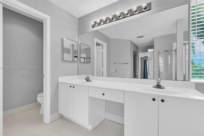 Building Photo - 1518 Maple Dr