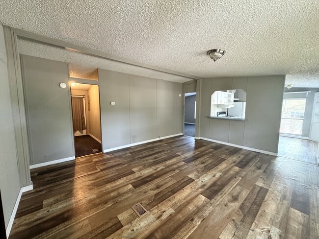 Building Photo - 1595 Venson Rd