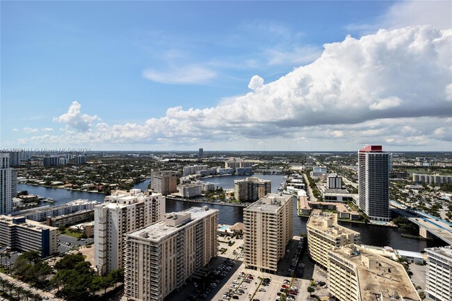 Building Photo - 1830 S Ocean Dr